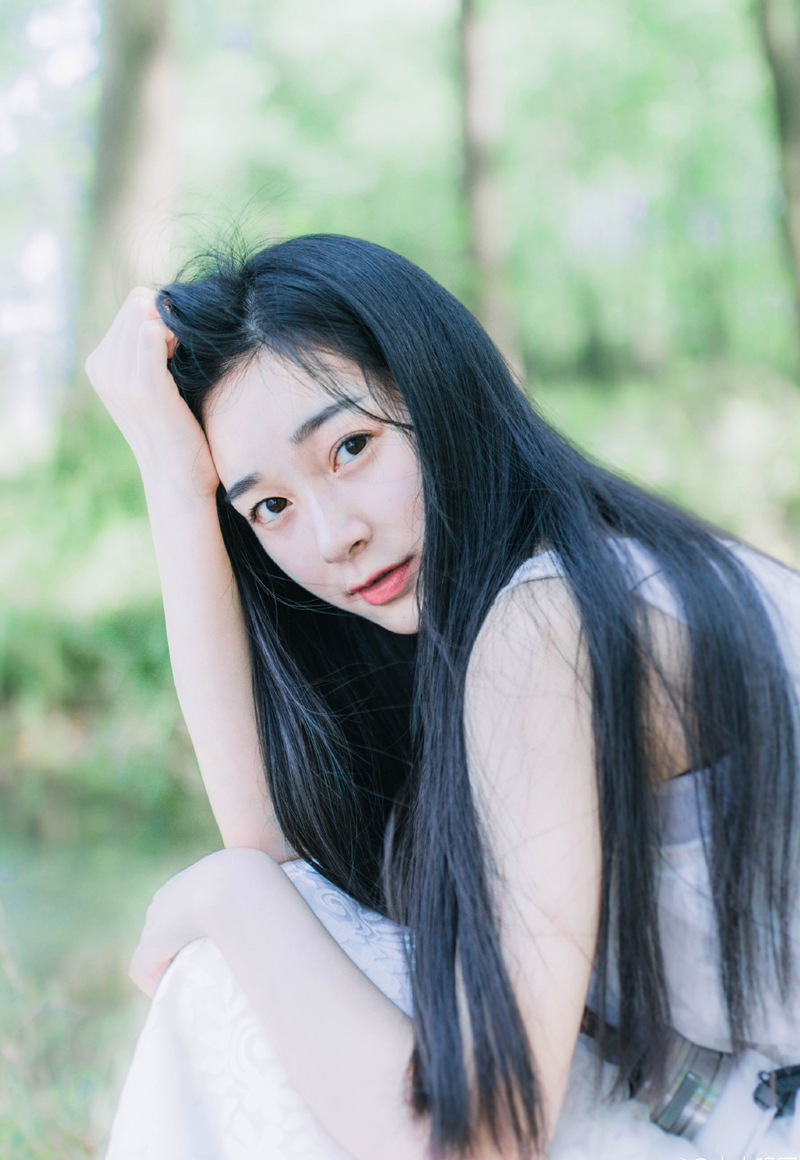 打开记忆的匣子，那温暖的画面依旧停留在那段美好的时光。我们牵手上学，我们高唱歌曲，我们笑颜如花……真的很感谢，感谢在生命最青春的那段时光里，让我遇见了你，遇见你的美好，遇见你的包容，遇见我们最纯粹的友谊！